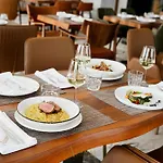 Hotel Adamas &