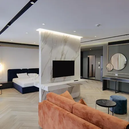 Hotel Adamas & 4*