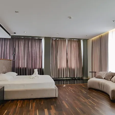 Hotel Adamas &
