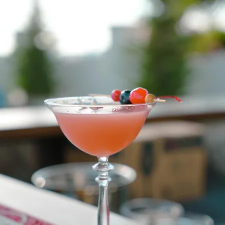 Adamas & Отель Лежа