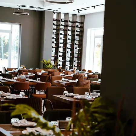 Отель Adamas & Лежа